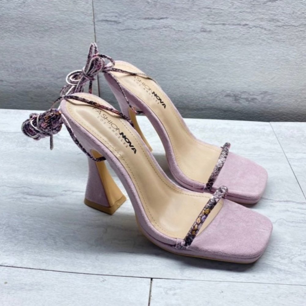 Fashion Nova Lavendar Strappy Square Toe Heels Sz 7.5
